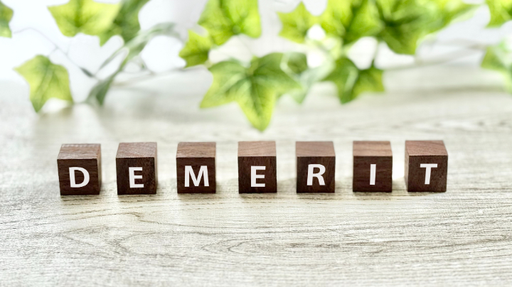 前歯の治療でセラミックを選ぶデメリットイメージ