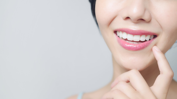 ホワイトニングをした美しい白い歯