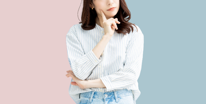 保険と自費のクリーニングは何が違うのか考える女性